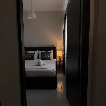 Hera Queen Boutique * Larissa