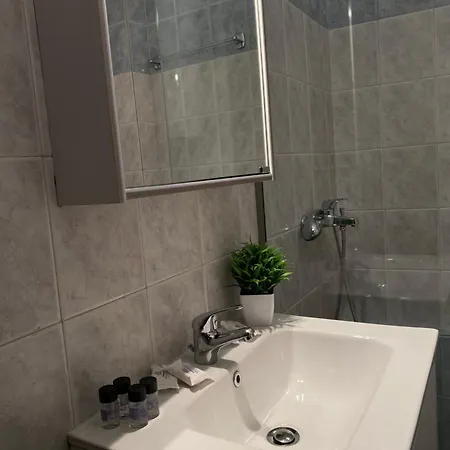 Hera Queen Boutique *