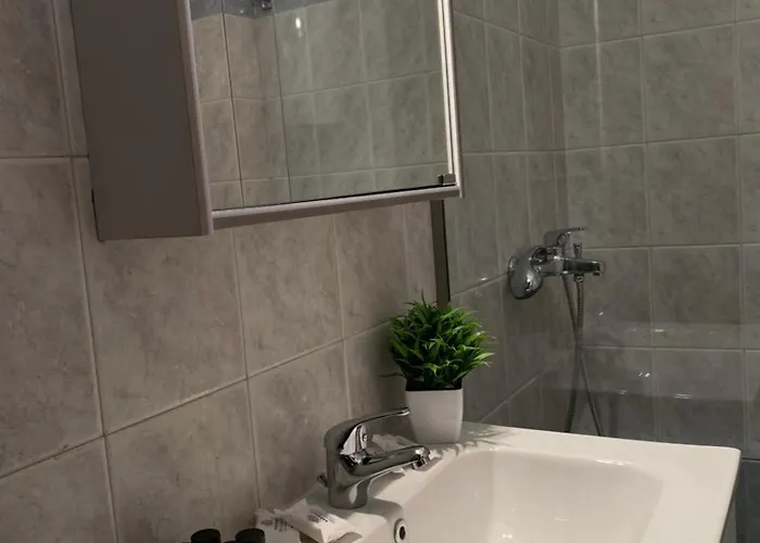 Hera Queen Boutique *